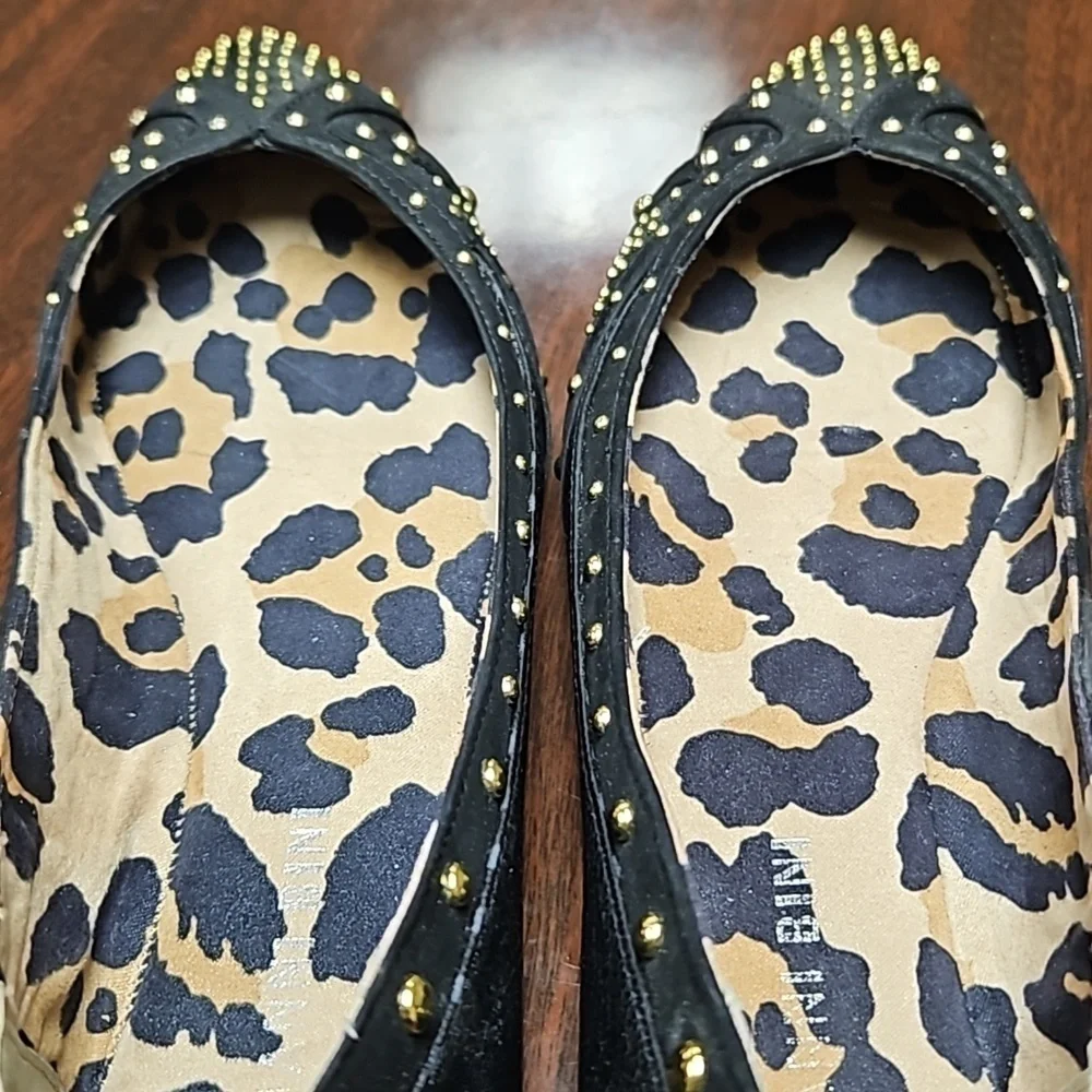 Gianni Bini Thea001 Black & Gold Studded Flats 8m In Original Box Faux Leather